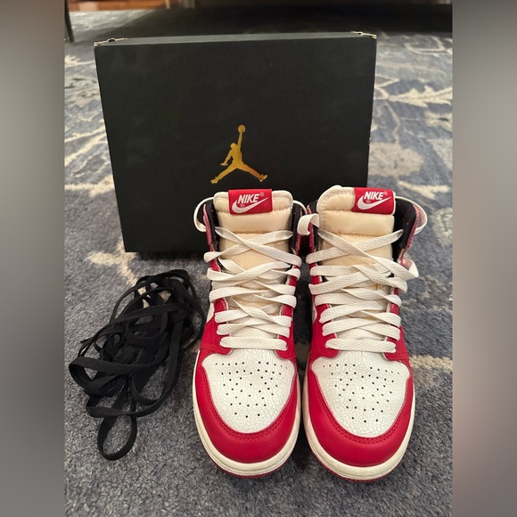 NIKE Little Kids Jordan 1 Retro High OG, size 1 - Picture 2 of 5